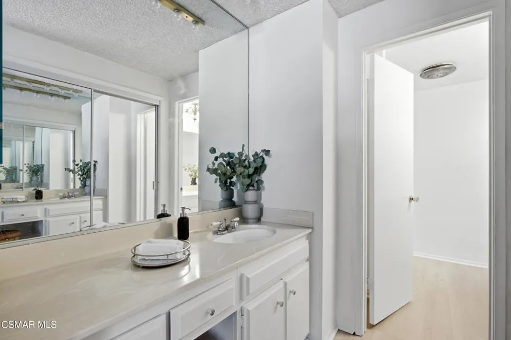 10650 Holman Avenue #202 Los Angeles, CA 90024