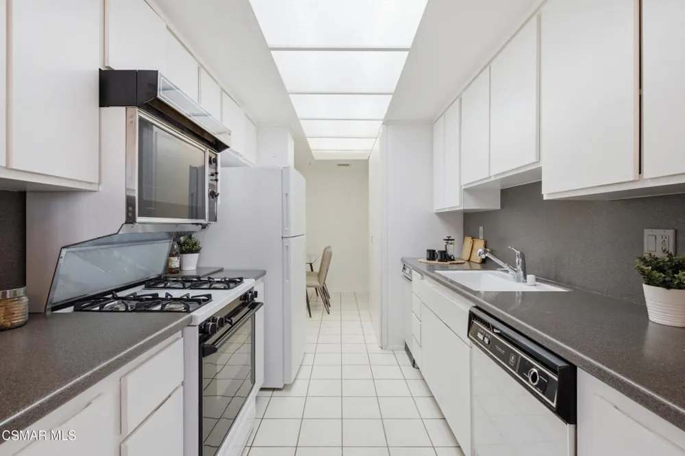 10650 Holman Avenue #202 Los Angeles, CA 90024