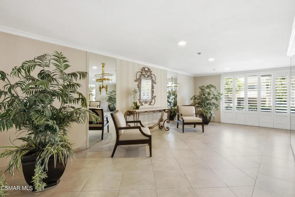 10650 Holman Avenue #202 Los Angeles, CA 90024