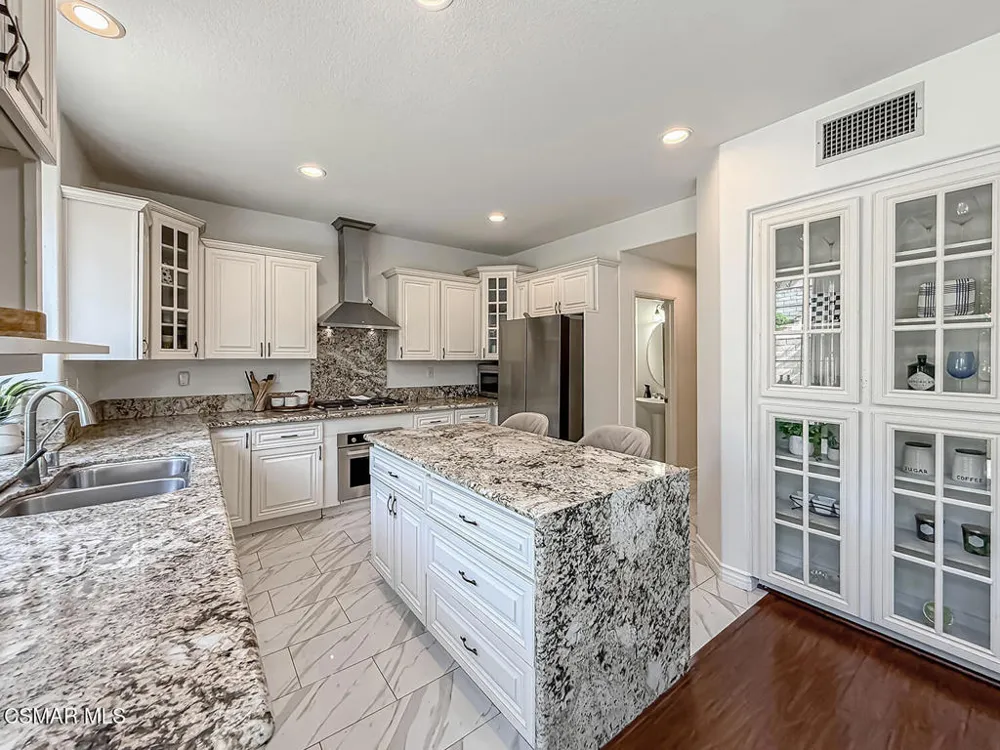 2710 Titania Place Simi Valley, CA 93063