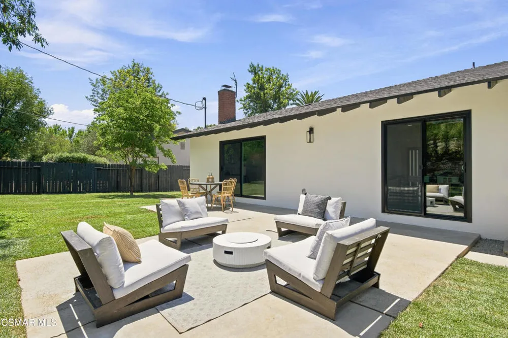 8326 Fable Avenue West Hills, CA 91304