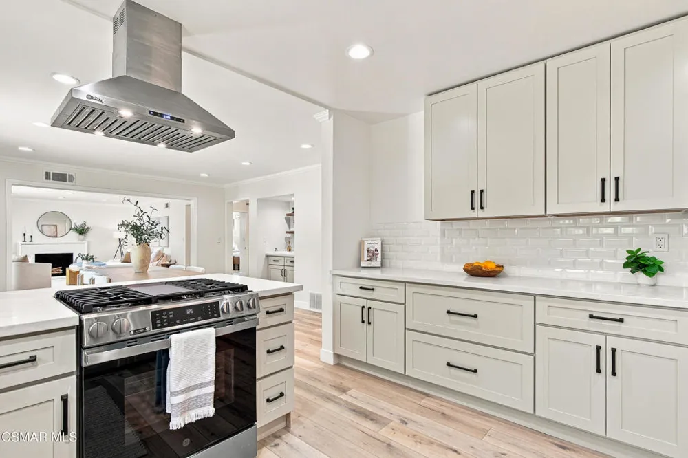 8326 Fable Avenue West Hills, CA 91304