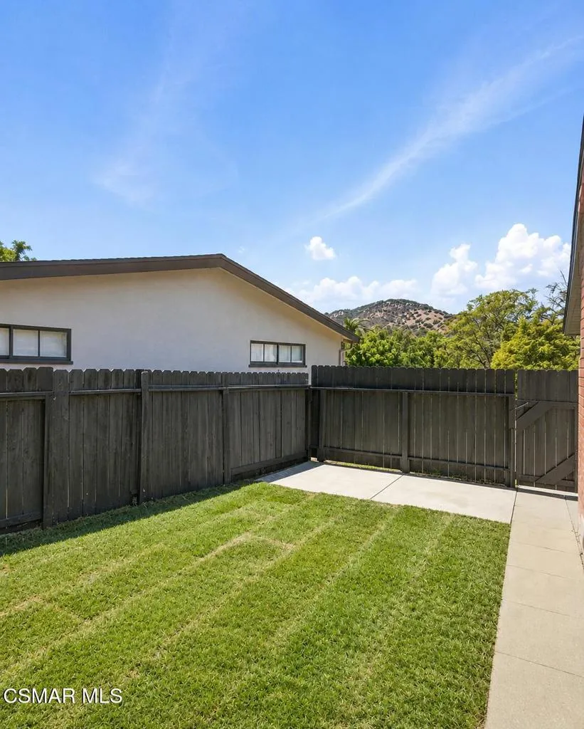 8326 Fable Avenue West Hills, CA 91304