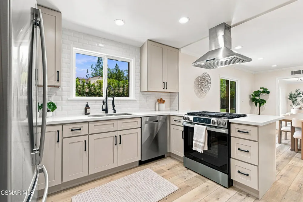 8326 Fable Avenue West Hills, CA 91304