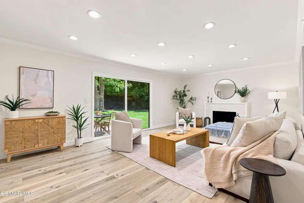 8326 Fable Avenue West Hills, CA 91304