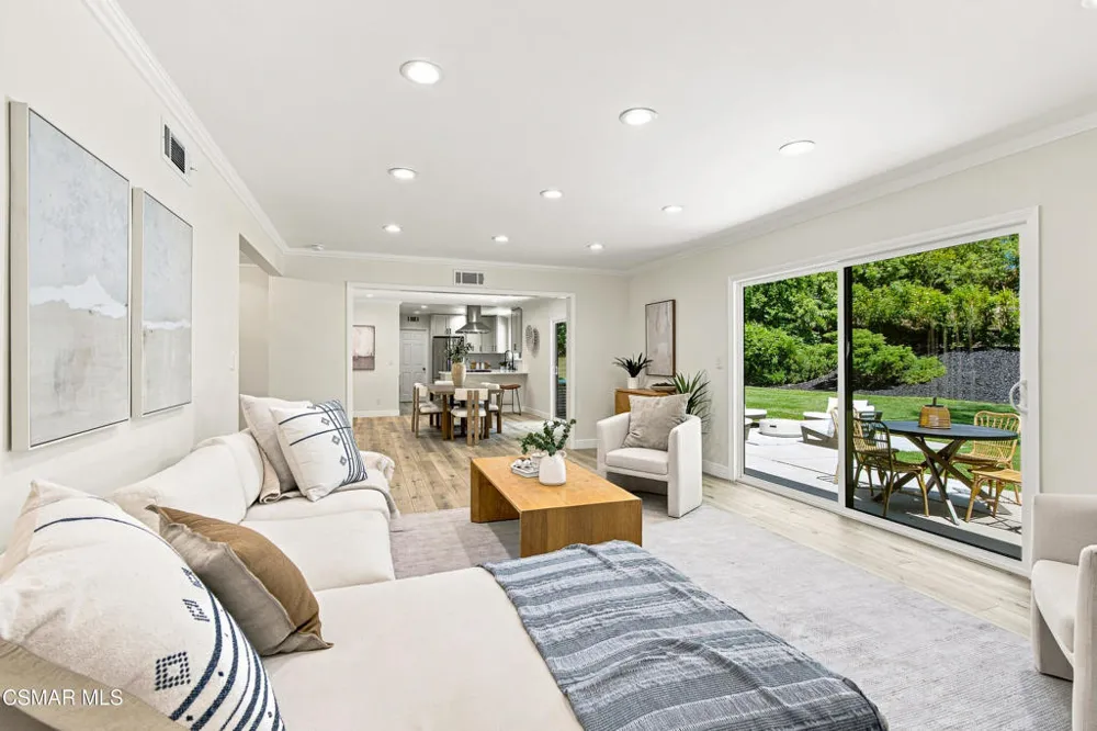 8326 Fable Avenue West Hills, CA 91304