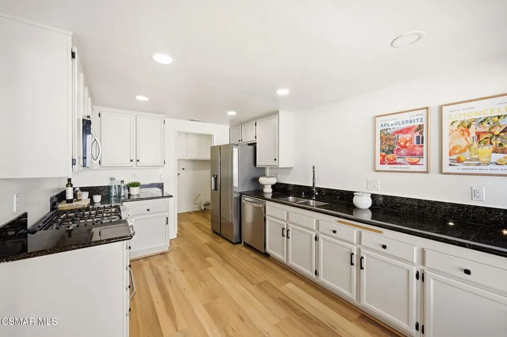 974 Quarterhorse Lane Oak Park, CA 91377