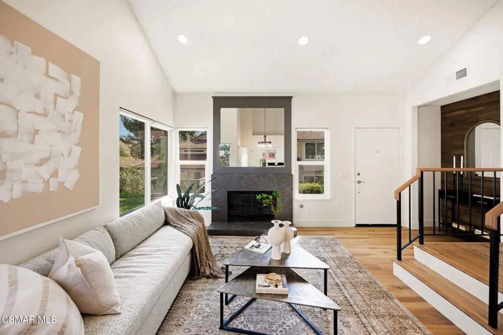 974 Quarterhorse Lane Oak Park, CA 91377