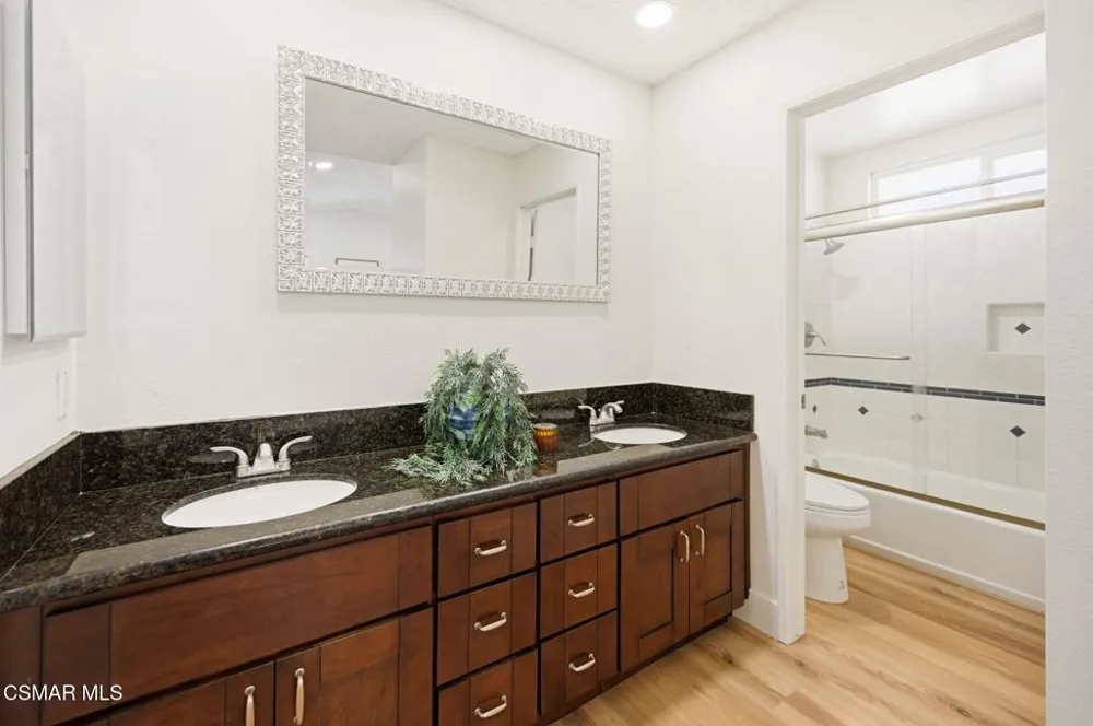 974 Quarterhorse Lane Oak Park, CA 91377