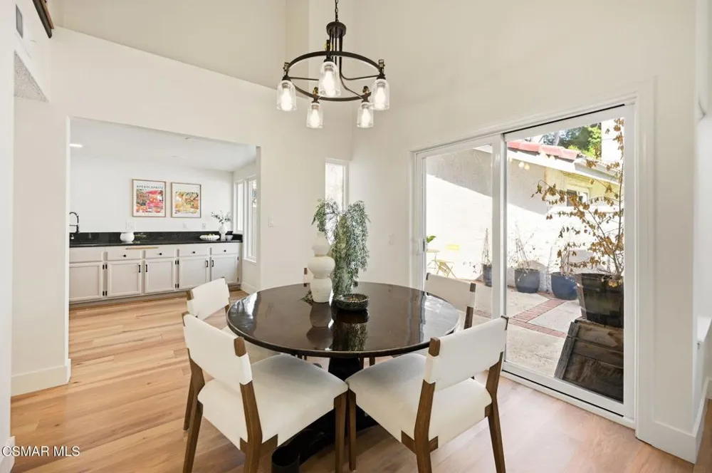 974 Quarterhorse Lane Oak Park, CA 91377