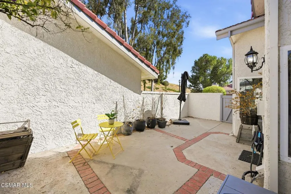 974 Quarterhorse Lane Oak Park, CA 91377