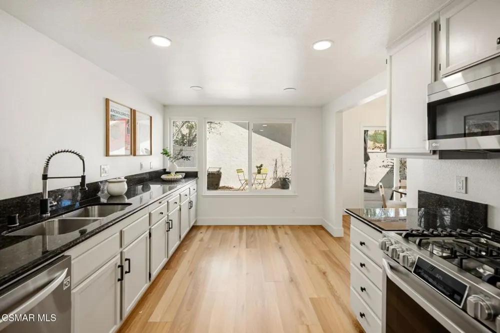974 Quarterhorse Lane Oak Park, CA 91377