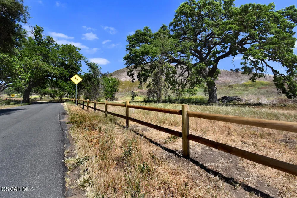 5536 Easterly Road Agoura Hills, CA 91301