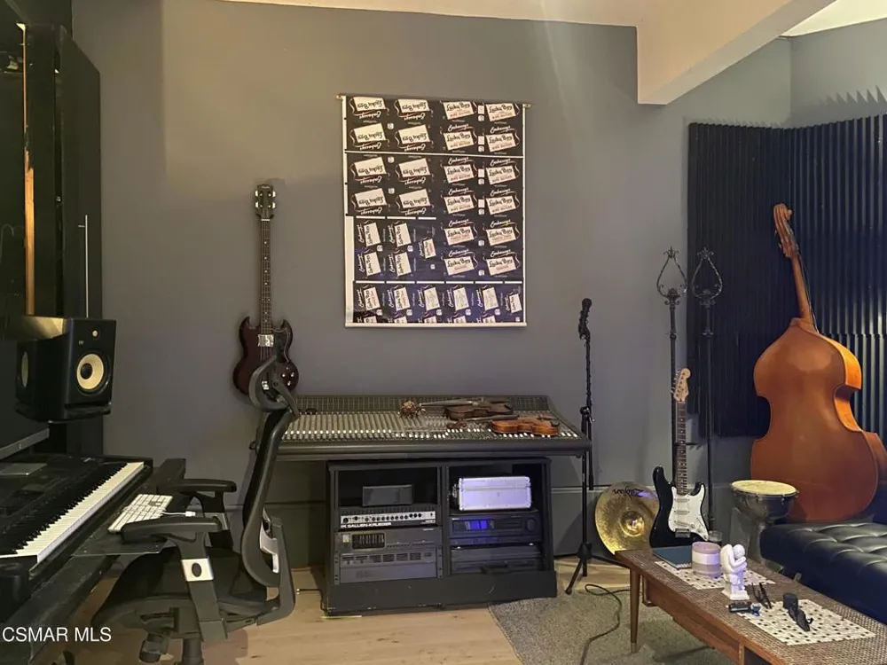5536 Easterly Road Agoura Hills, CA 91301