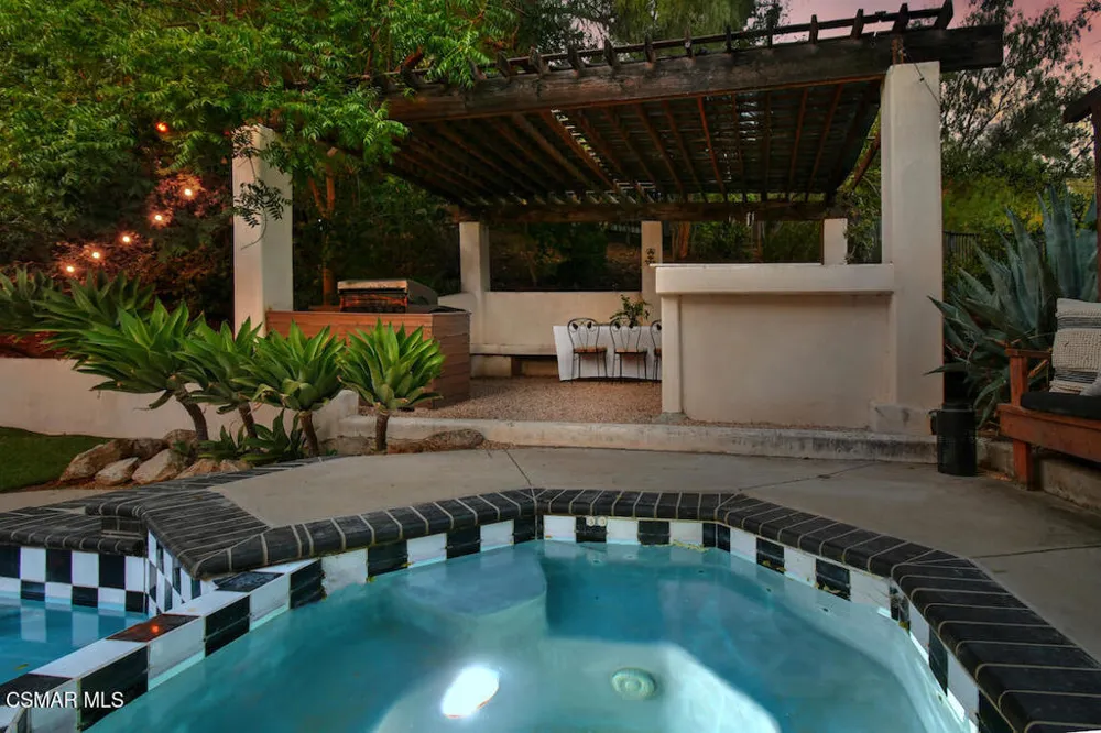 5536 Easterly Road Agoura Hills, CA 91301