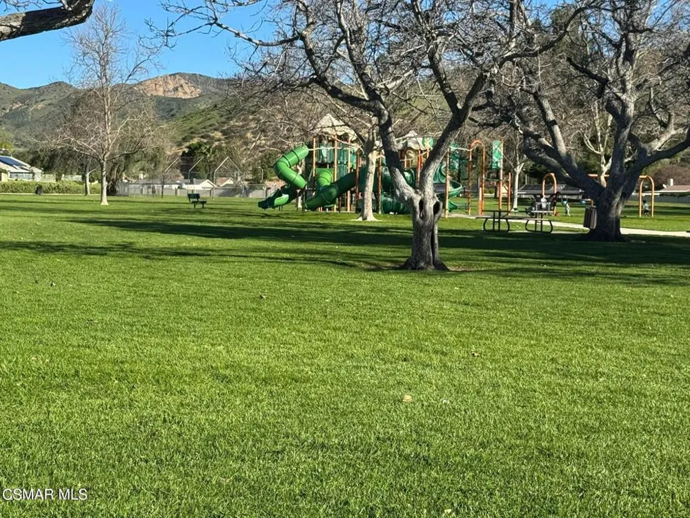 2075 Avenida Vista Del Monte #4 Simi Valley, CA 93063