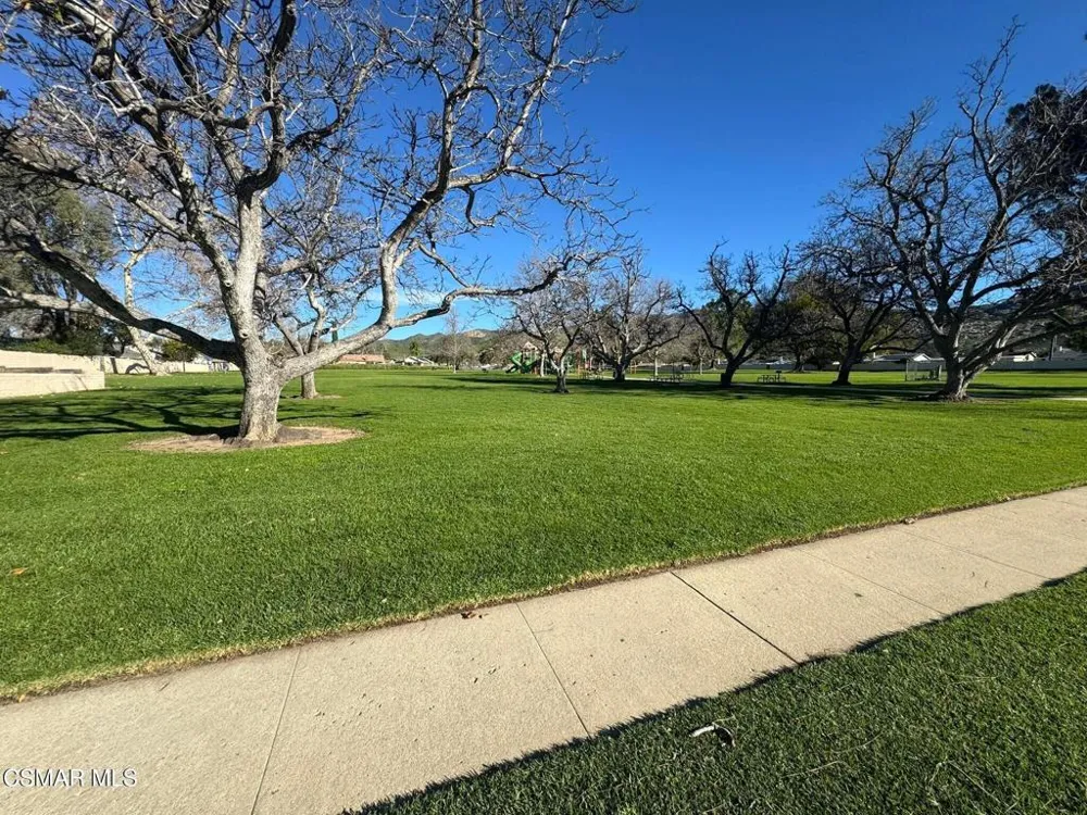 2075 Avenida Vista Del Monte #4 Simi Valley, CA 93063