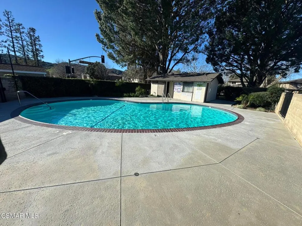 2075 Avenida Vista Del Monte #4 Simi Valley, CA 93063