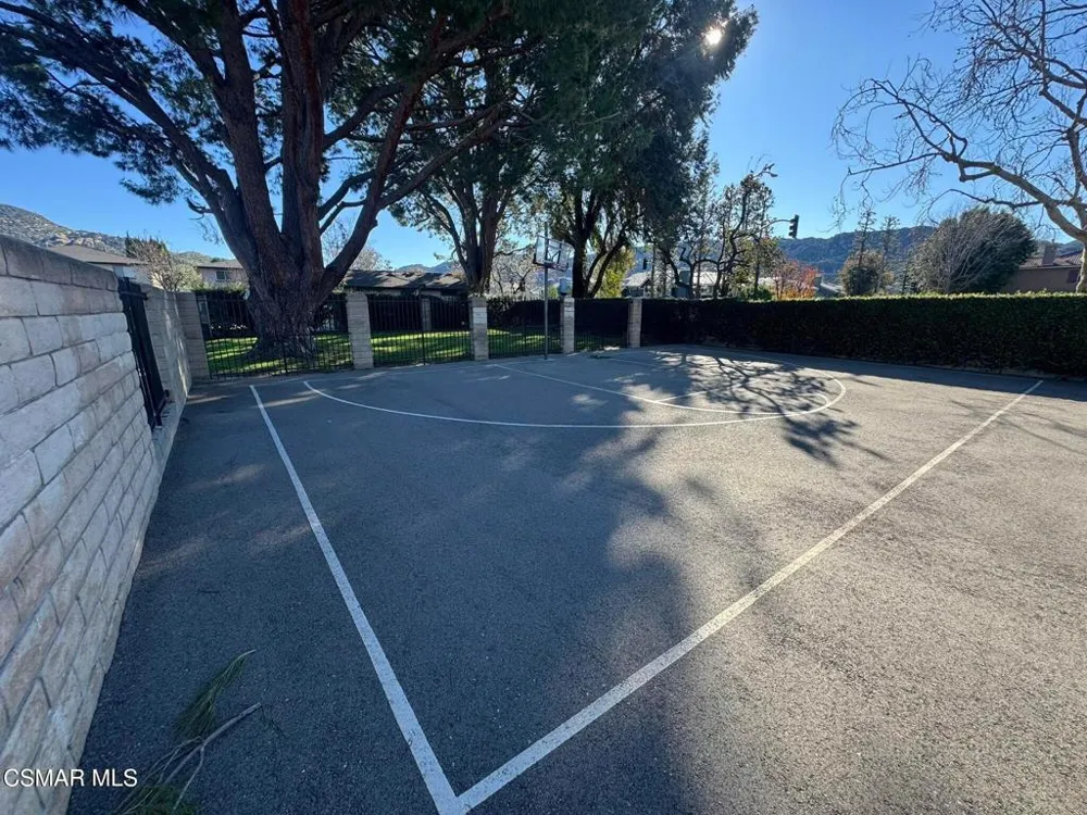 2075 Avenida Vista Del Monte #4 Simi Valley, CA 93063