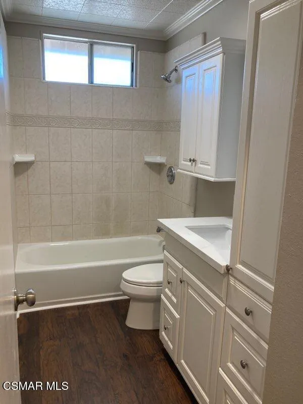 2075 Avenida Vista Del Monte #4 Simi Valley, CA 93063