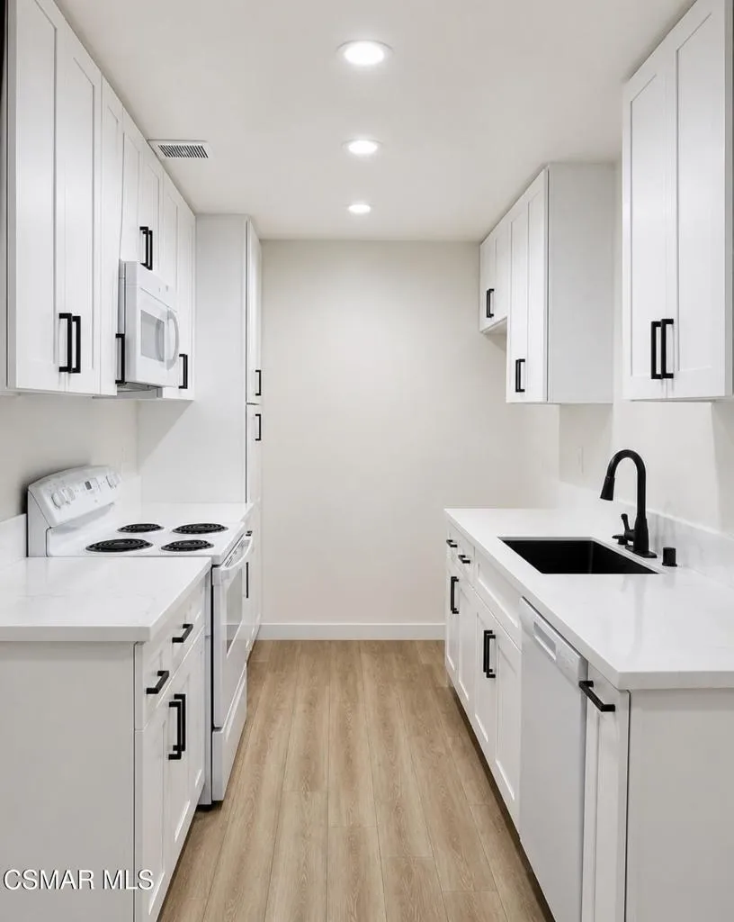 5400 Newcastle Avenue #68 Encino, CA 91316