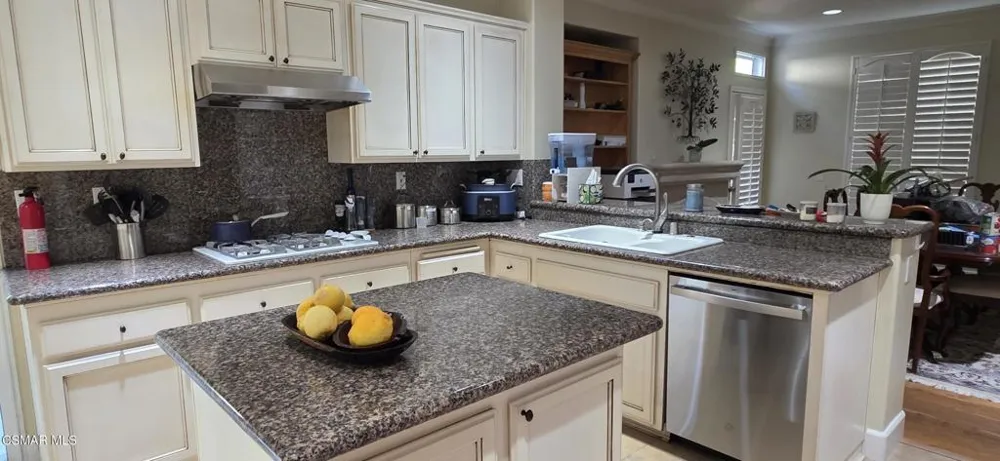 2792 Sandhurst Avenue Thousand Oaks, CA 91362