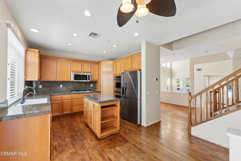 764 Saratoga Avenue Ventura, CA 93003