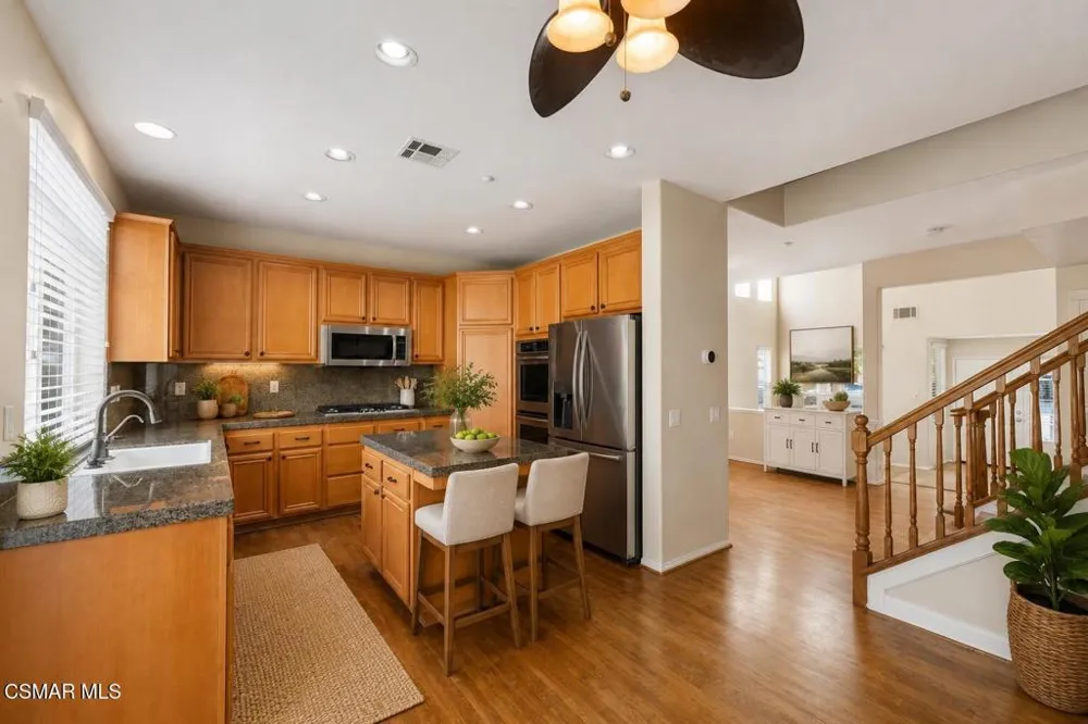 764 Saratoga Avenue Ventura, CA 93003