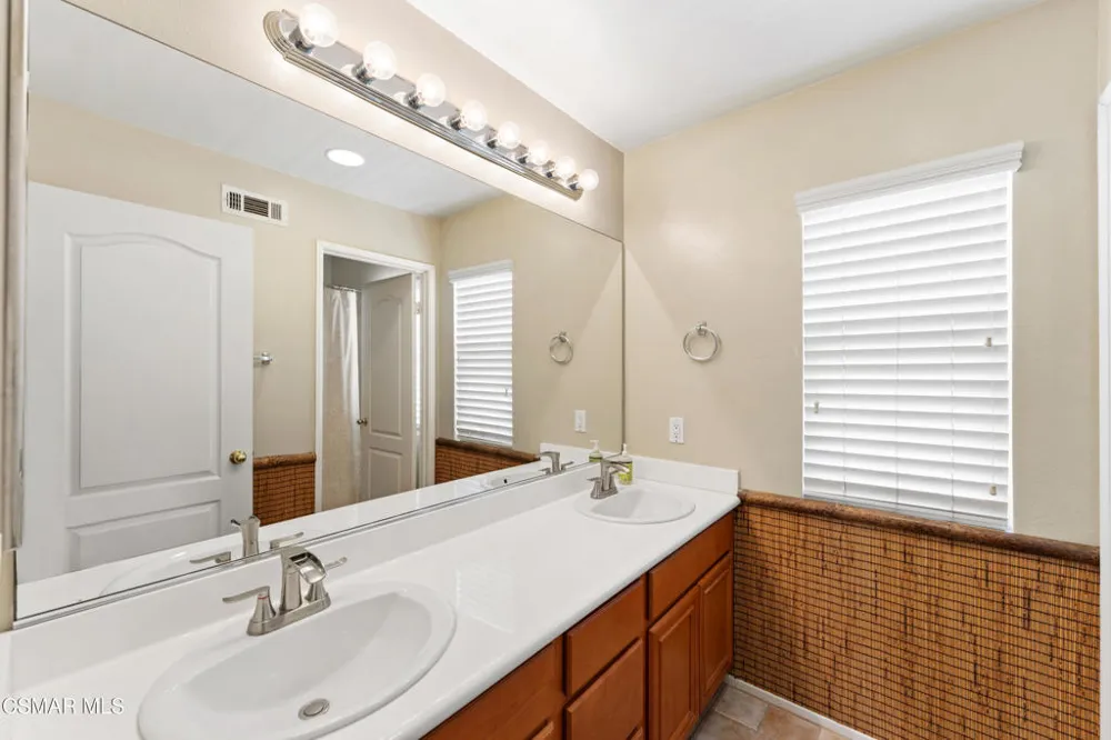 764 Saratoga Avenue Ventura, CA 93003