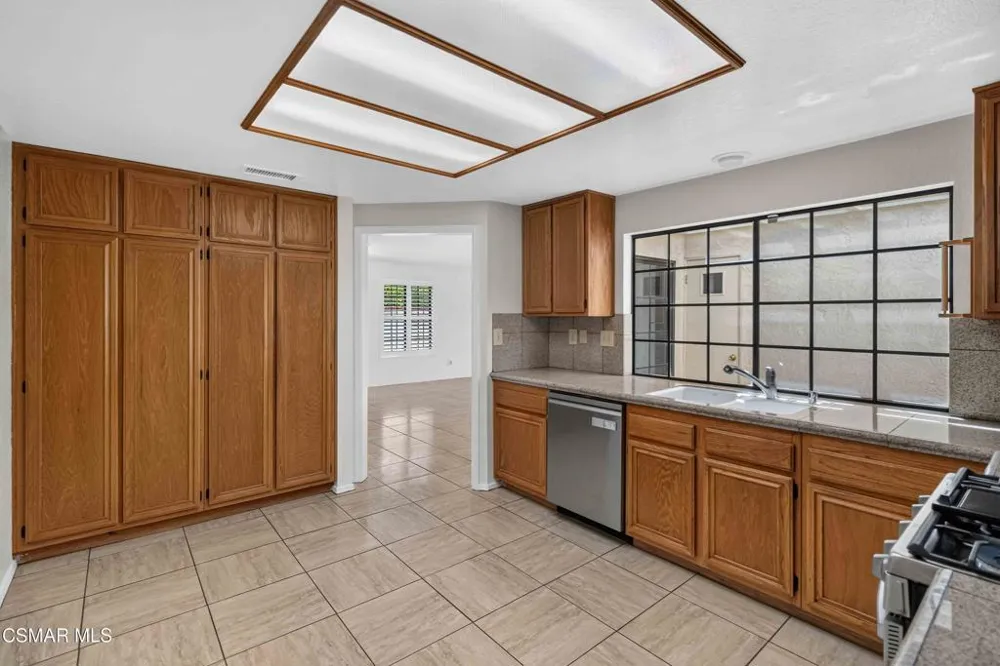 704 Wind Willow Way Simi Valley, CA 93065