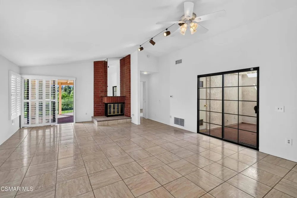 704 Wind Willow Way Simi Valley, CA 93065