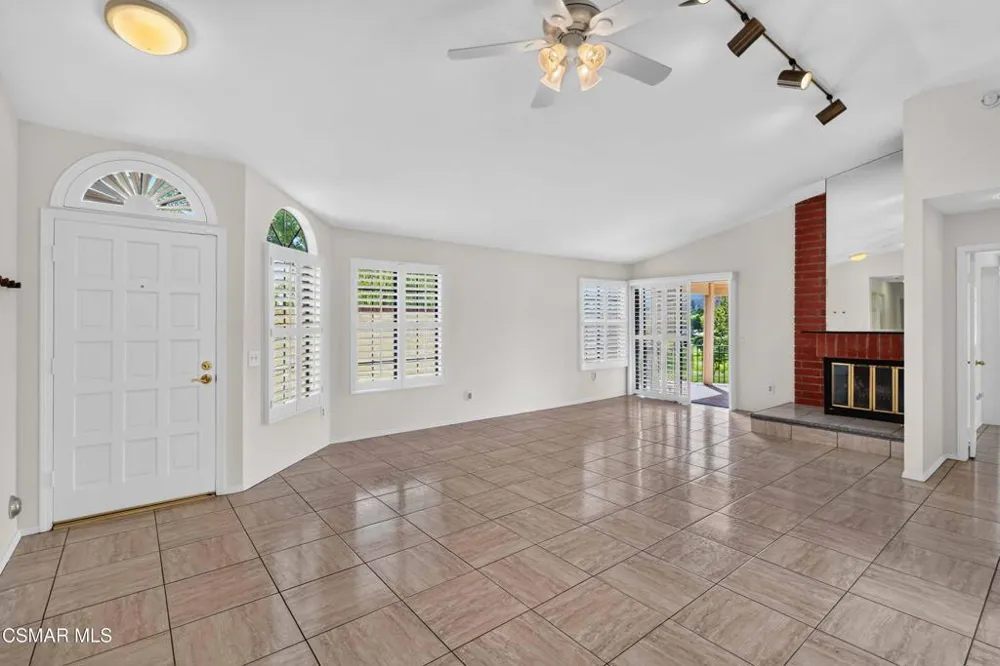 704 Wind Willow Way Simi Valley, CA 93065
