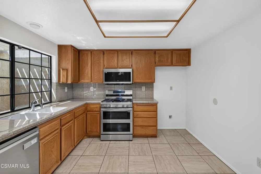 704 Wind Willow Way Simi Valley, CA 93065