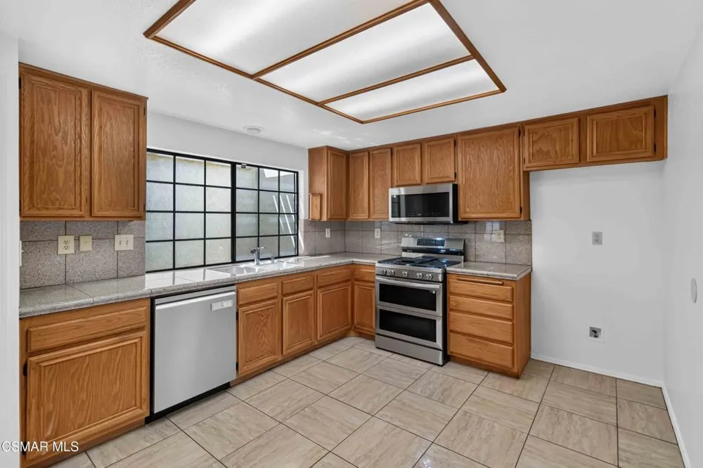704 Wind Willow Way Simi Valley, CA 93065