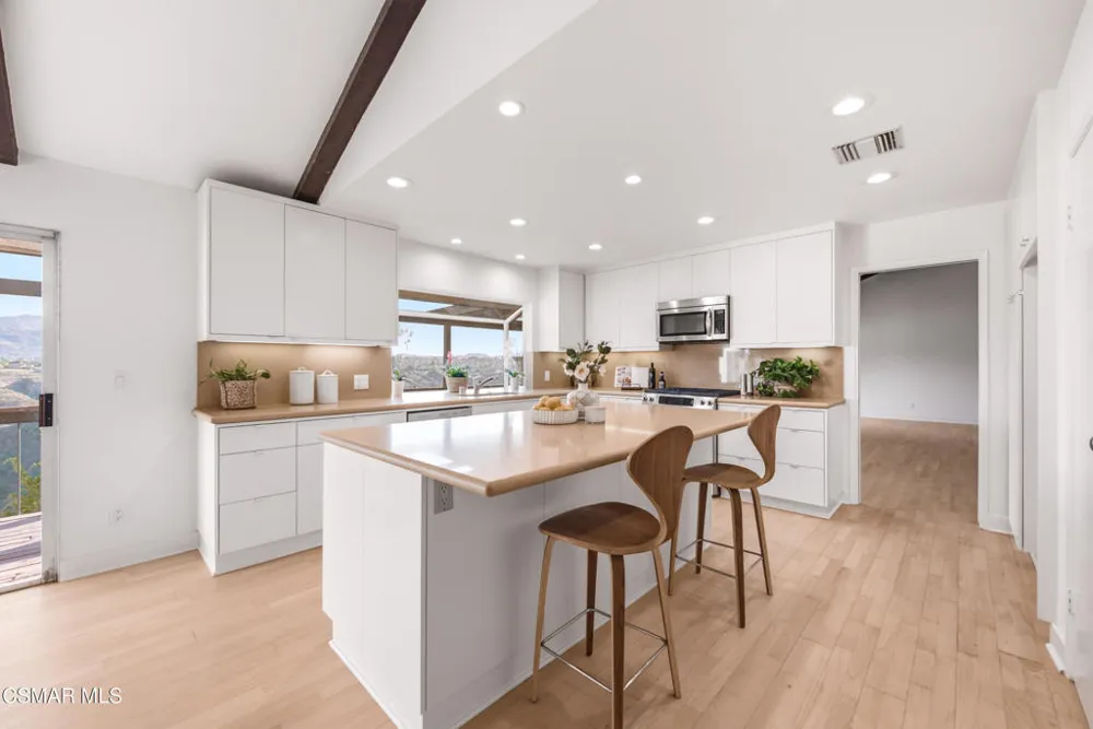 1845 Calle Petaluma Thousand Oaks, CA 91360