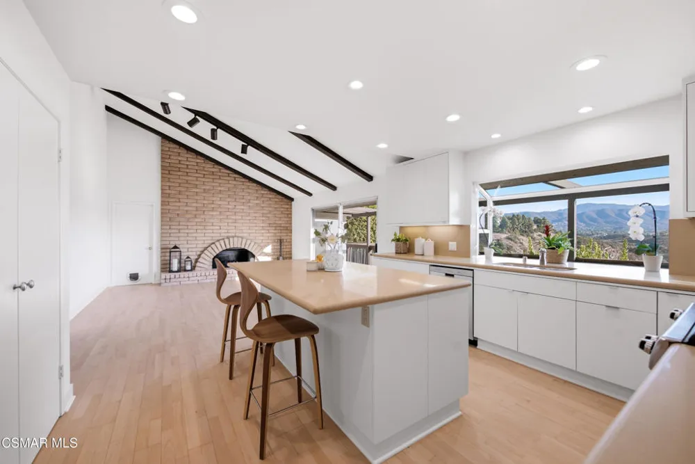 1845 Calle Petaluma Thousand Oaks, CA 91360
