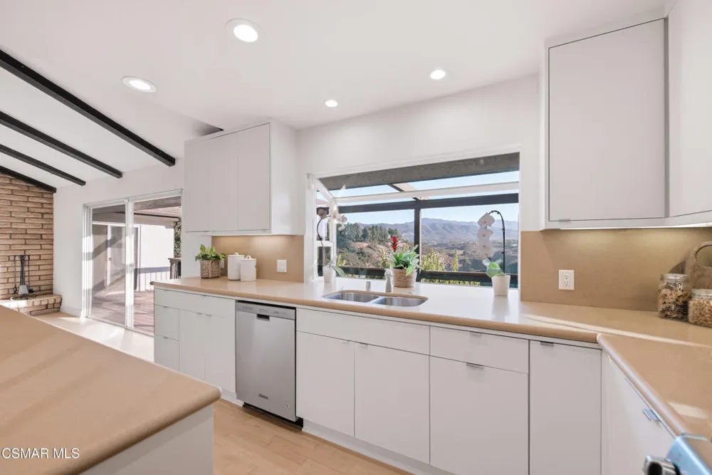 1845 Calle Petaluma Thousand Oaks, CA 91360