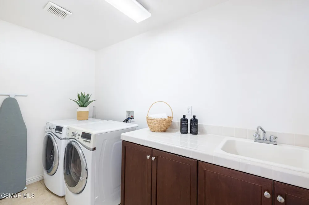 1513 Silver Shadow Drive Newbury Park, CA 91320
