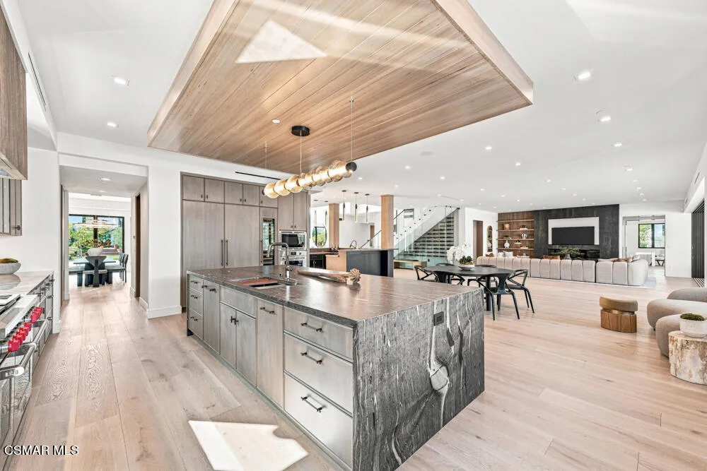 4400 Oak Place Drive Westlake Village, CA 91362