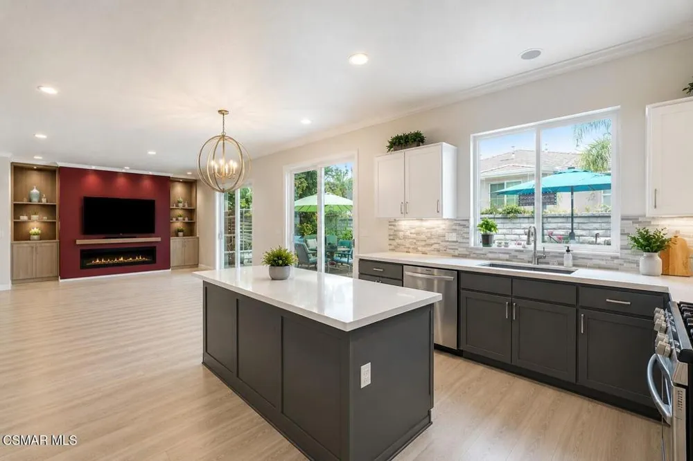 237 Galway Lane Simi Valley, CA 93065