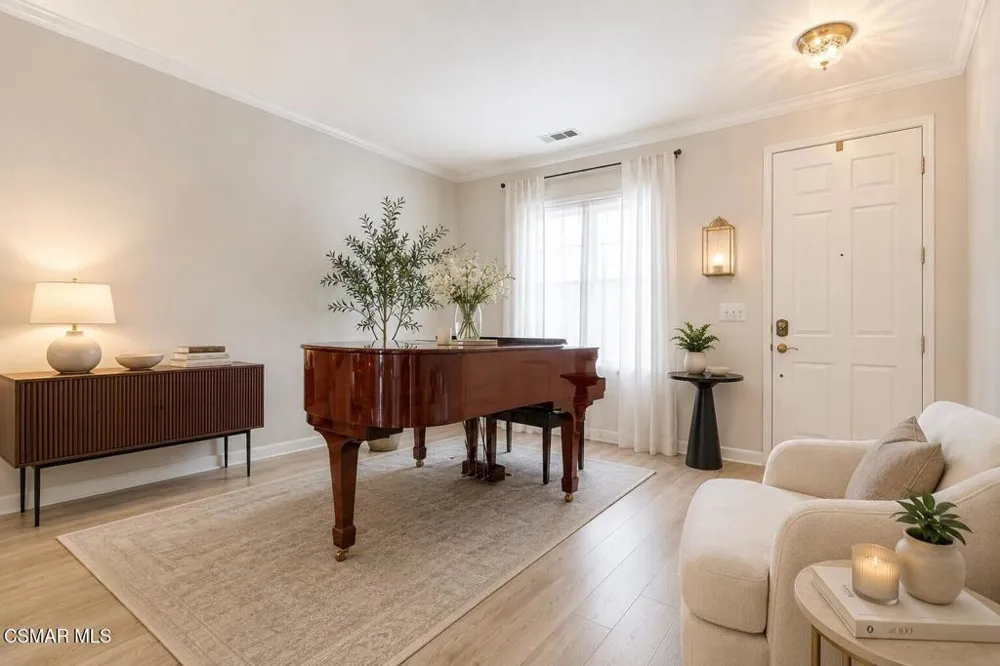 237 Galway Lane Simi Valley, CA 93065