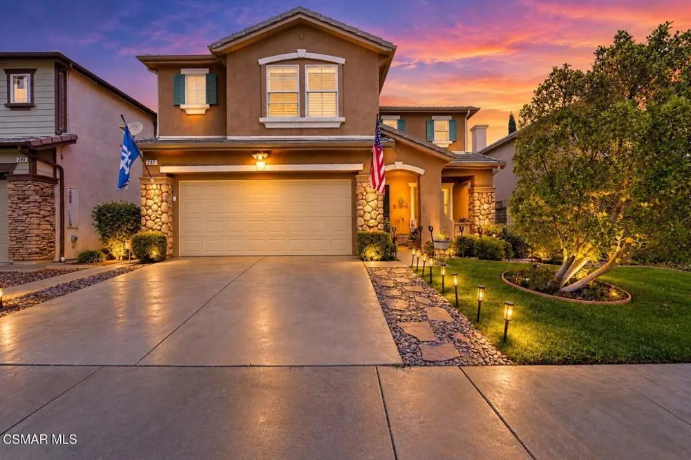 237 Galway Lane Simi Valley, CA 93065