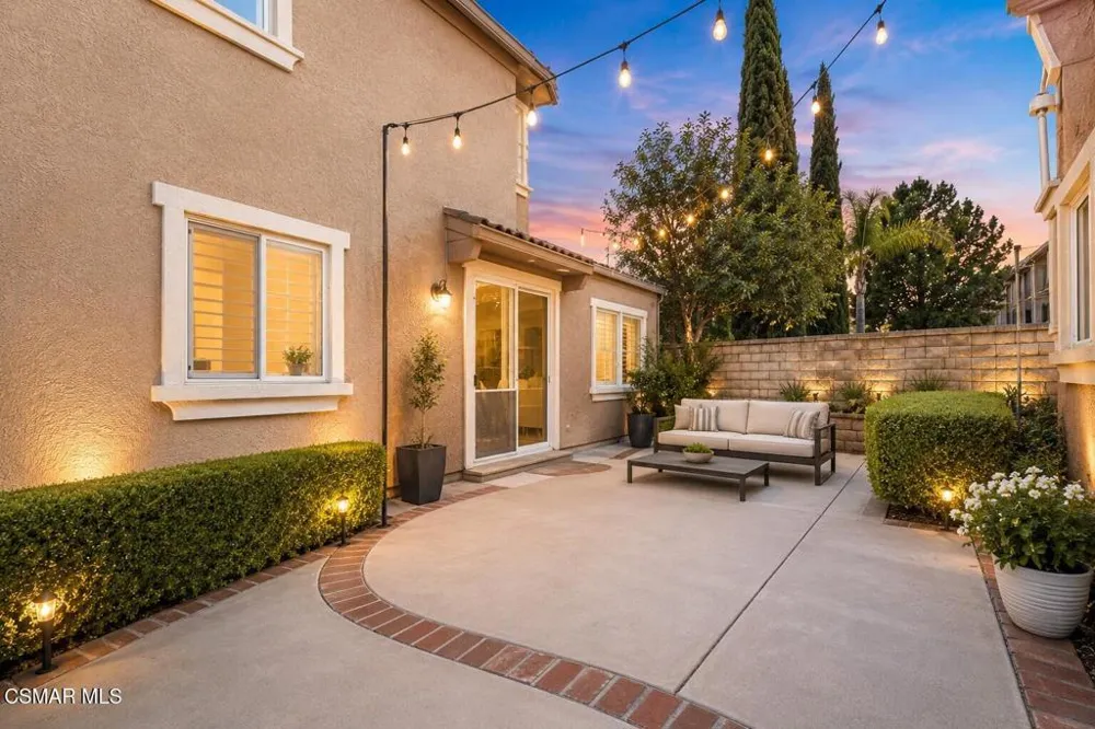 237 Galway Lane Simi Valley, CA 93065