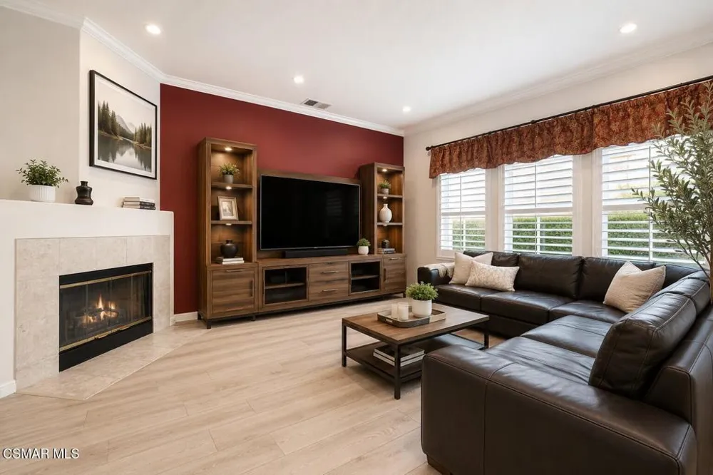 237 Galway Lane Simi Valley, CA 93065
