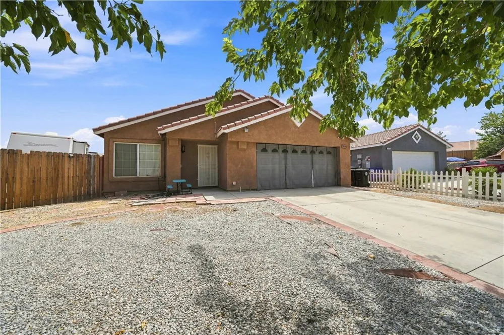14743 Wakefield Drive Adelanto, CA 92301