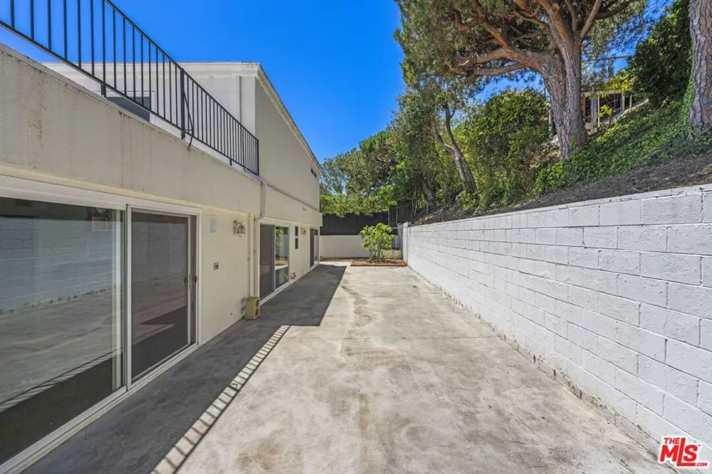 16647 Charmel Lane Pacific Palisades, CA 90272