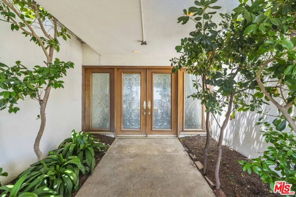 16647 Charmel Lane Pacific Palisades, CA 90272