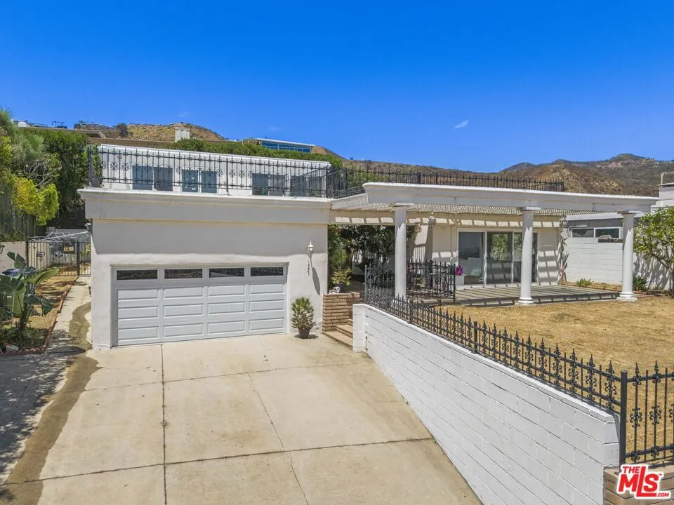 16647 Charmel Lane Pacific Palisades, CA 90272