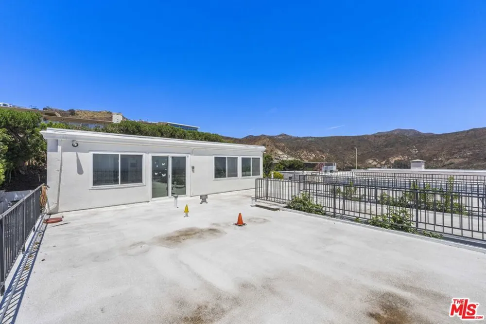16647 Charmel Lane Pacific Palisades, CA 90272