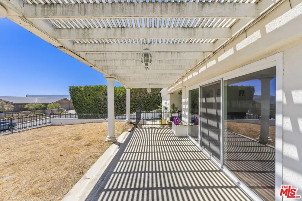 16647 Charmel Lane Pacific Palisades, CA 90272